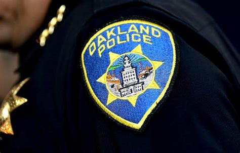 One person shot in alleged robbery in Oakland